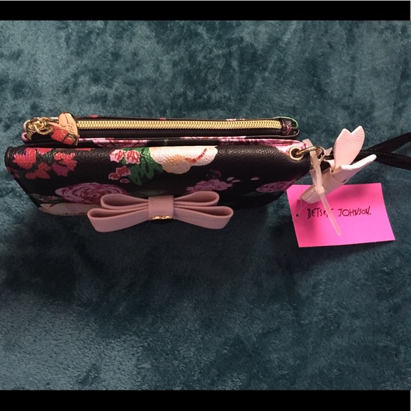 Betsey Johnson Beautiful Floral Bow Wristlet New - Picture 5 of 9